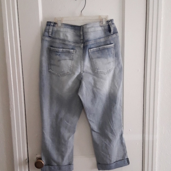 Time and Tru Cropped Stretchy Jeans - Picture 5 of 6